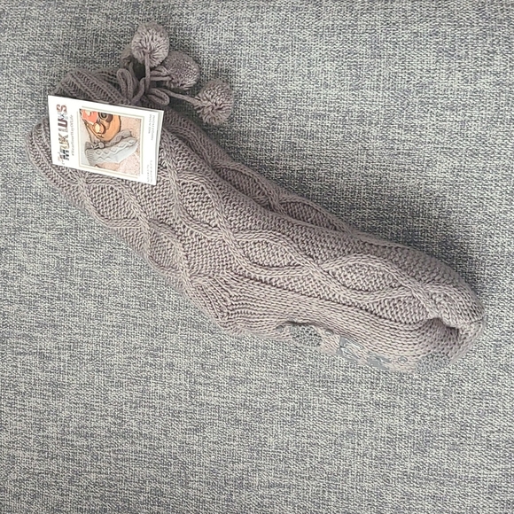⭐️40% Off⭐️ Muk Luks Dark Grey Cabin Slipper Socks - Picture 6 of 12